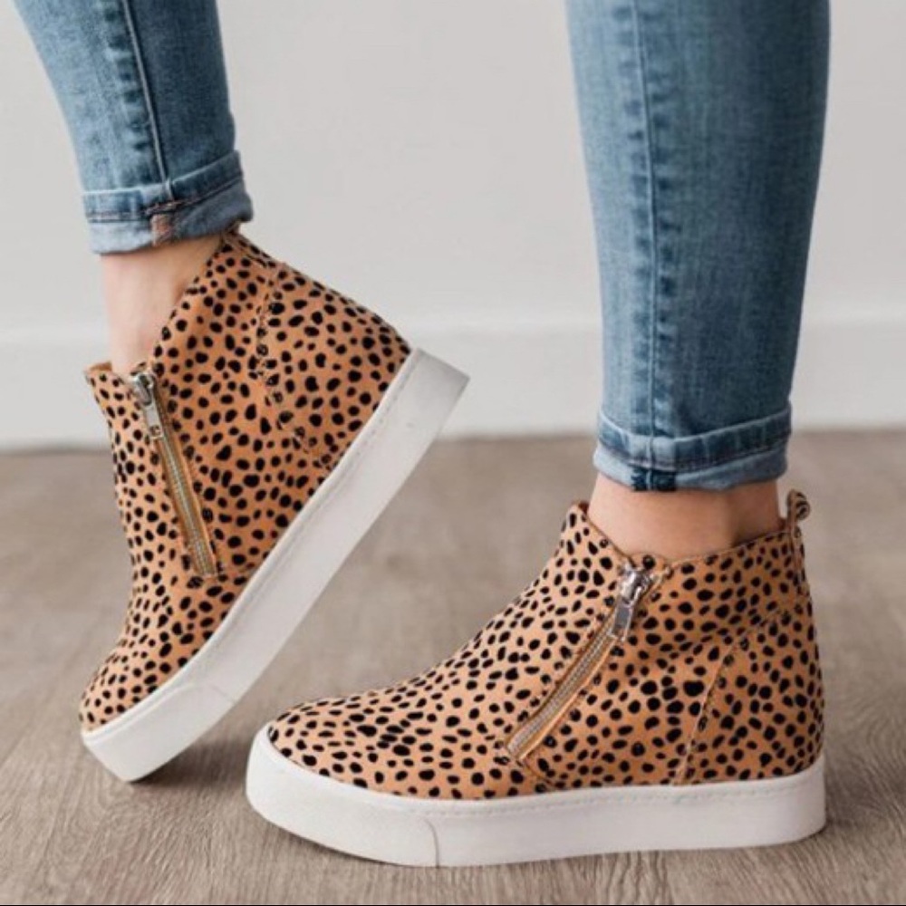 HIDING OUT SNEAKER WEDGE-LEOPARD - Picture 2 of 4